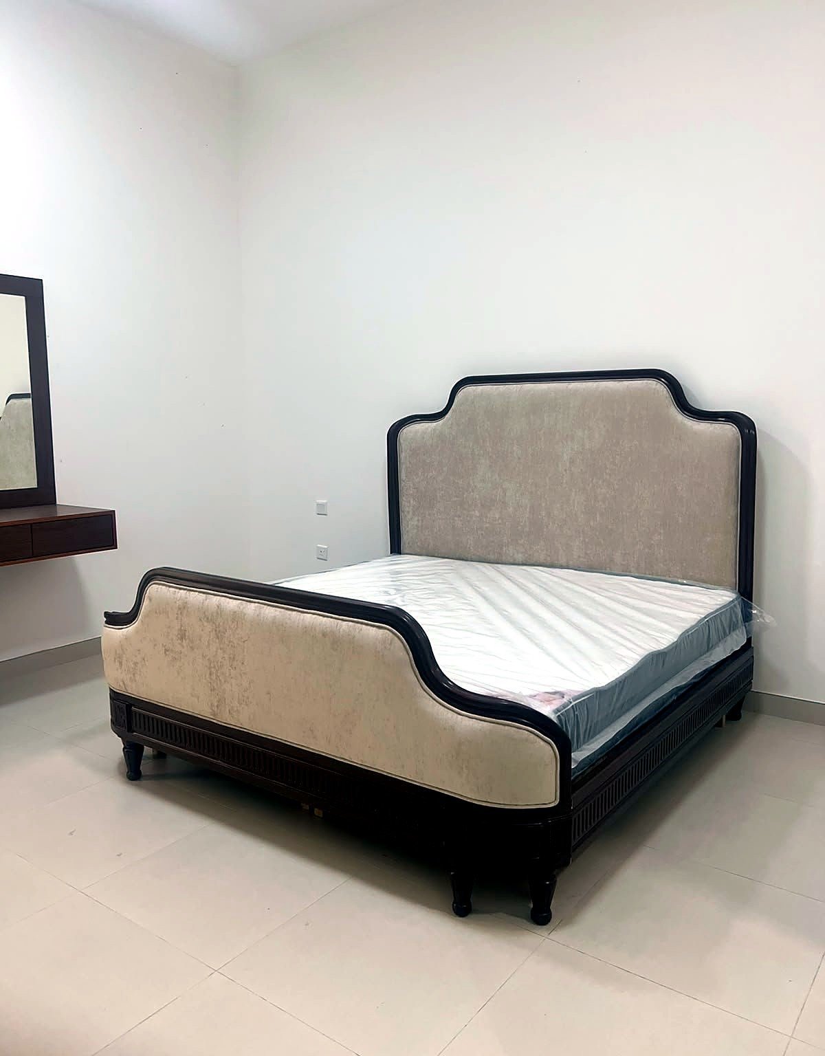 Jurf Storage Bed